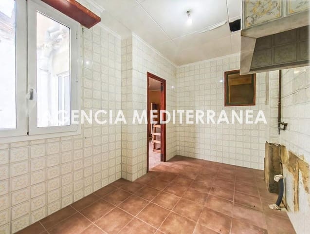 6 makuuhuone Omakotitalo myytävänä paikassa Alcàsser - 235 000 € (Ref: 9958055)