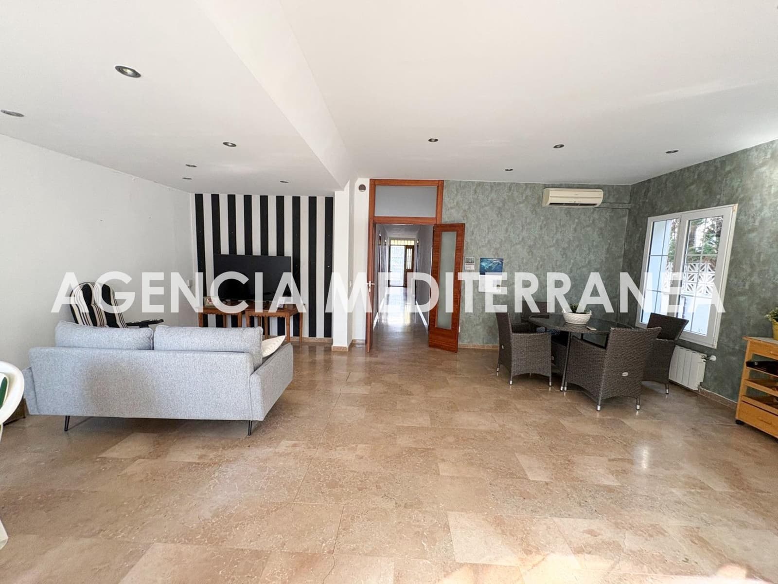 4 soverom Villa til salgs i La Canada med svømmebasseng - € 550 000 (Ref: 9959851)