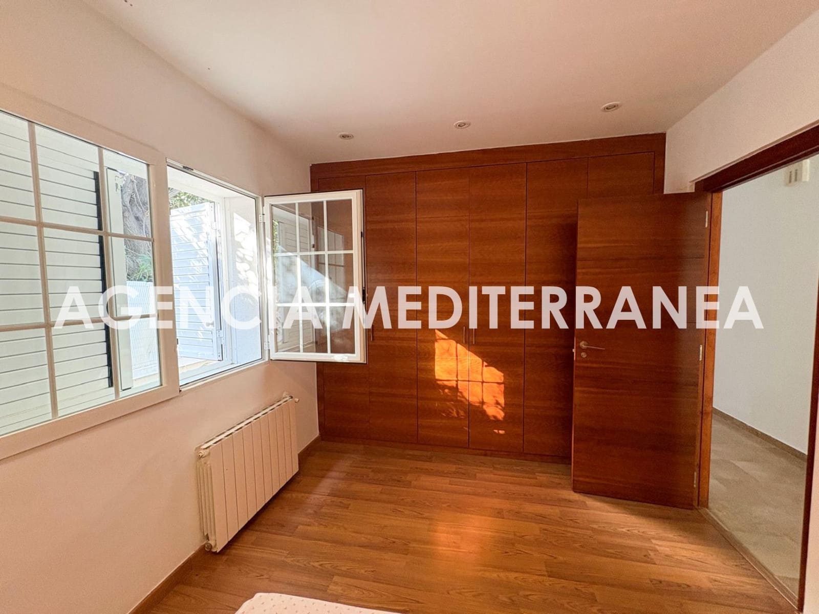 4 soverom Villa til salgs i La Canada med svømmebasseng - € 550 000 (Ref: 9959851)