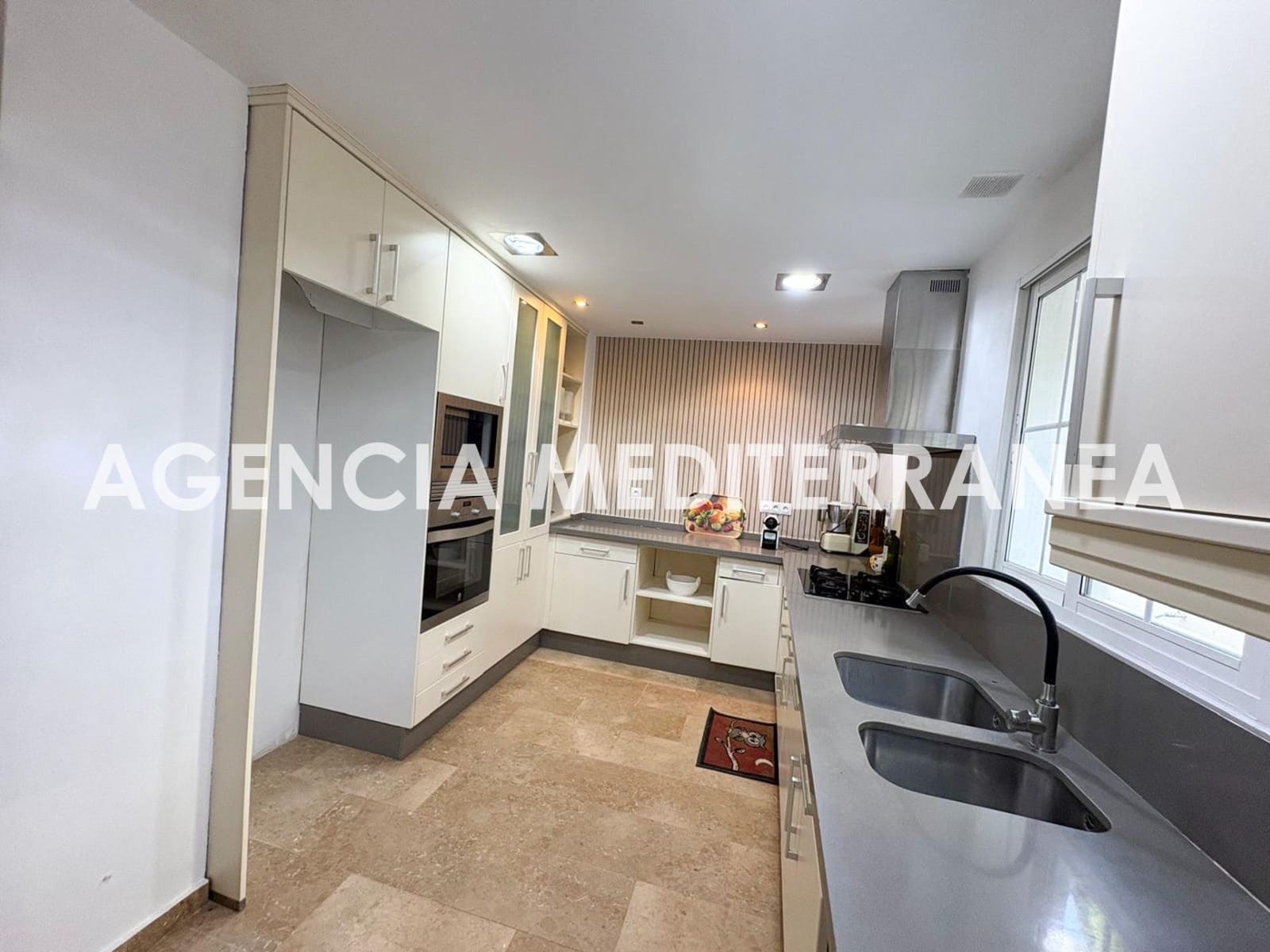 4 soverom Villa til salgs i La Canada med svømmebasseng - € 550 000 (Ref: 9959851)