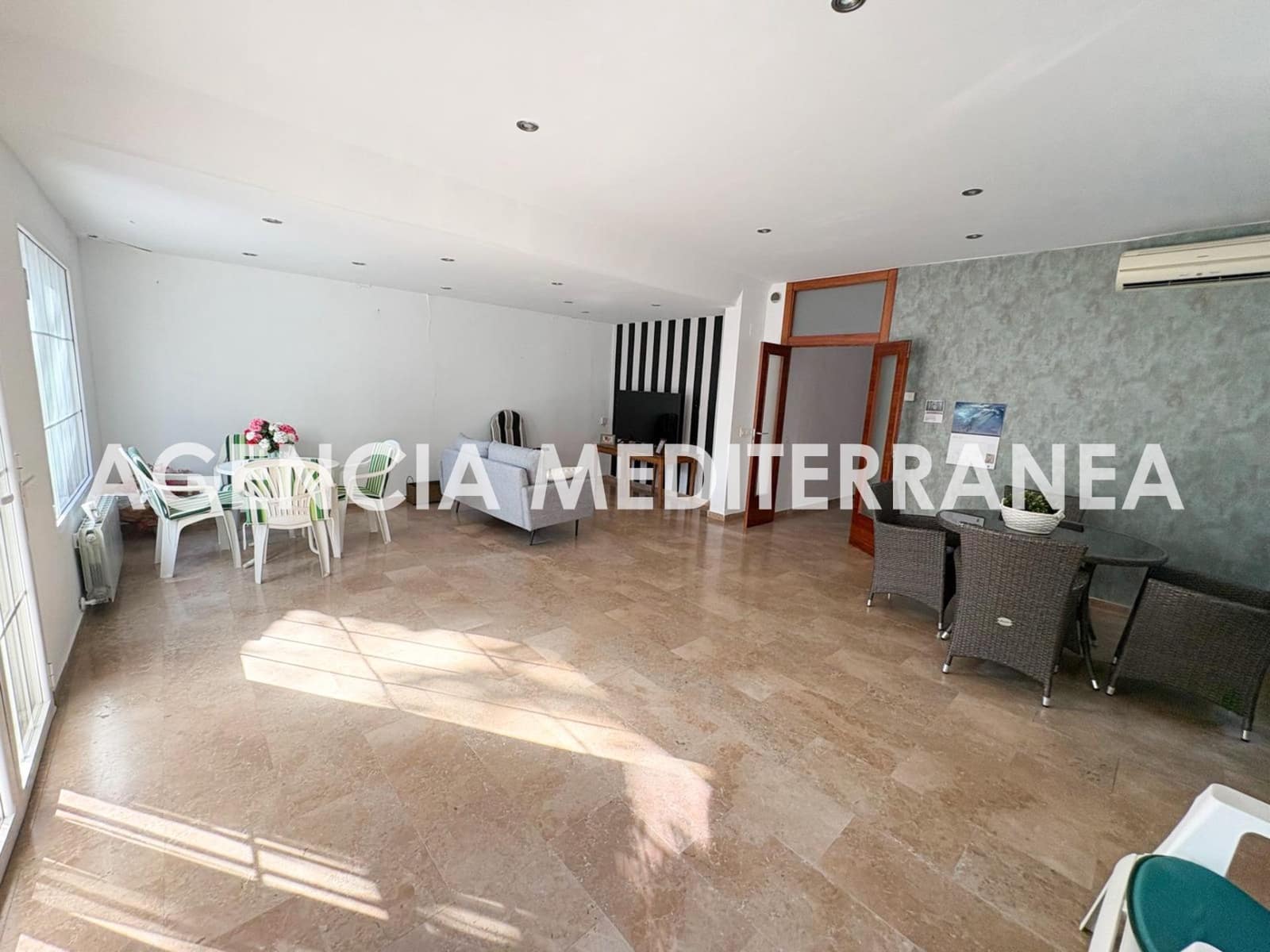 4 soverom Villa til salgs i La Canada med svømmebasseng - € 550 000 (Ref: 9959851)