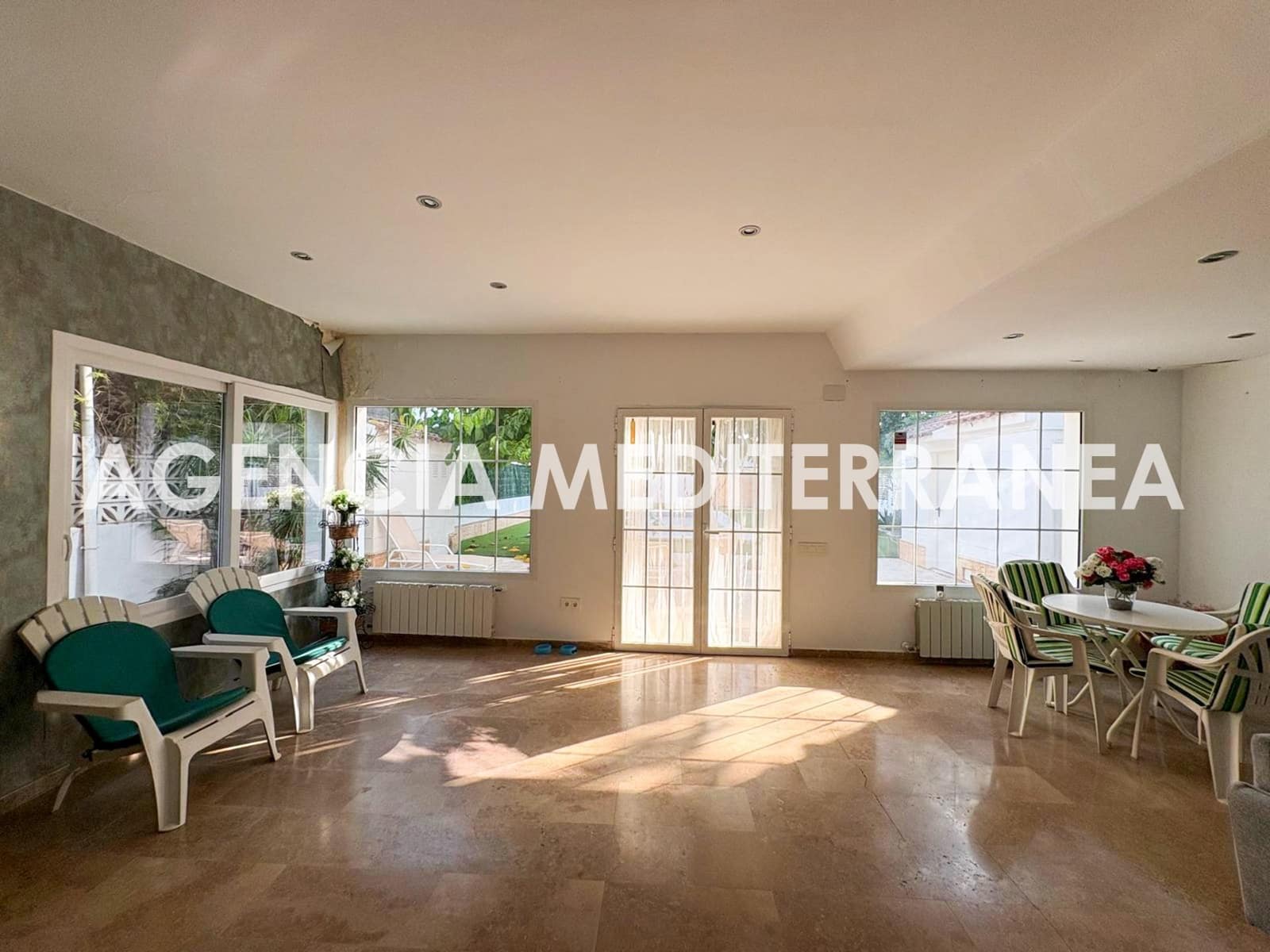 4 soverom Villa til salgs i La Canada med svømmebasseng - € 550 000 (Ref: 9959851)