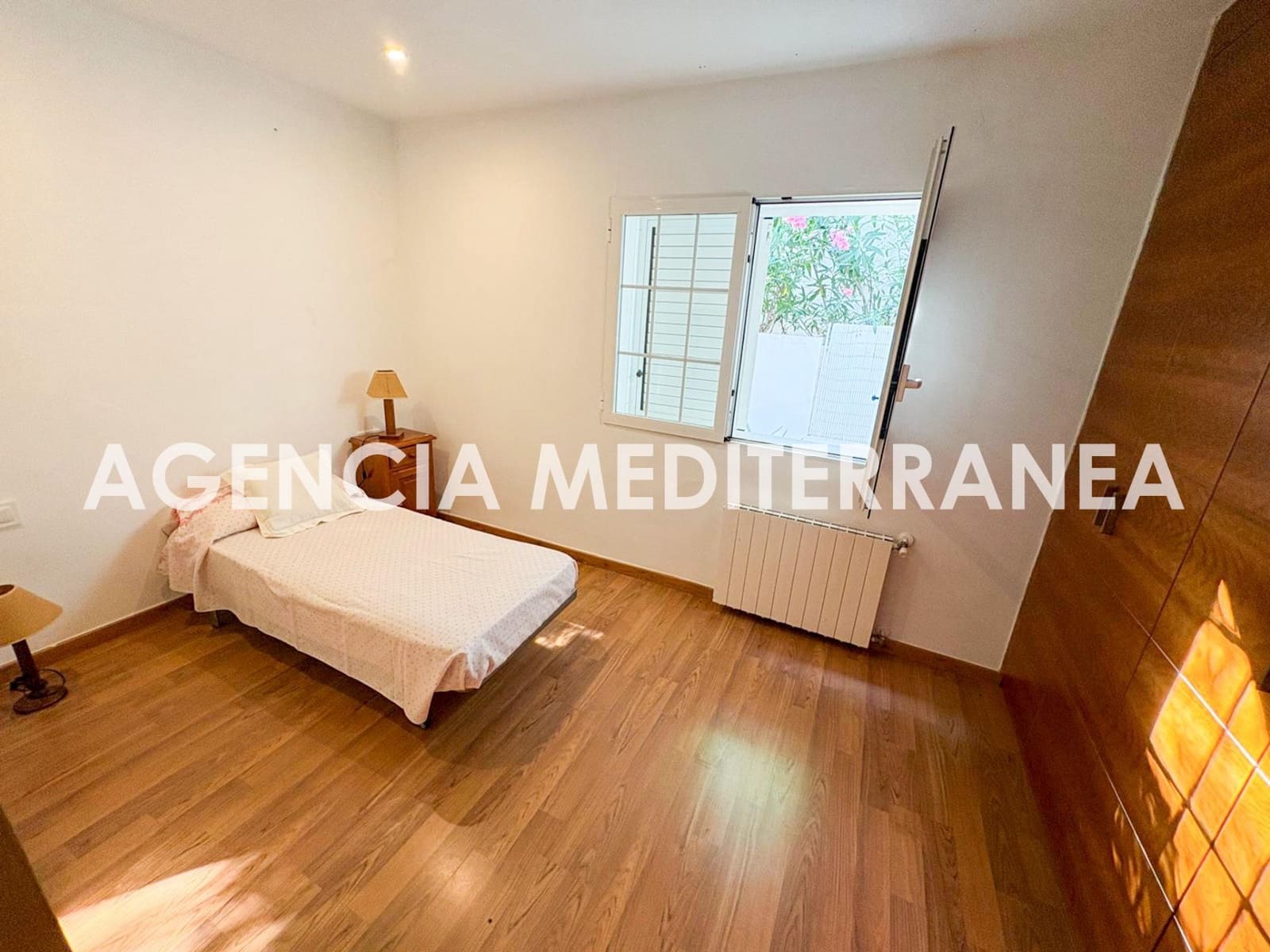 4 soverom Villa til salgs i La Canada med svømmebasseng - € 550 000 (Ref: 9959851)