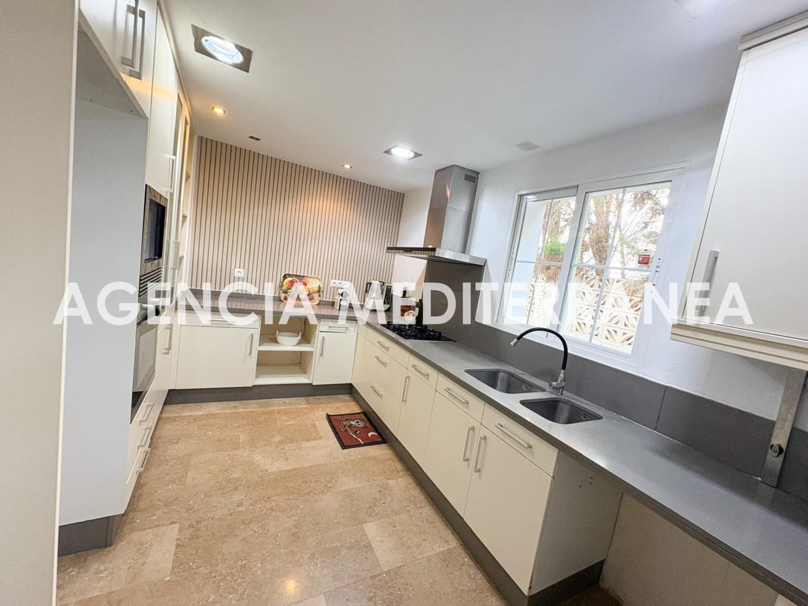 4 soverom Villa til salgs i La Canada med svømmebasseng - € 550 000 (Ref: 9959851)