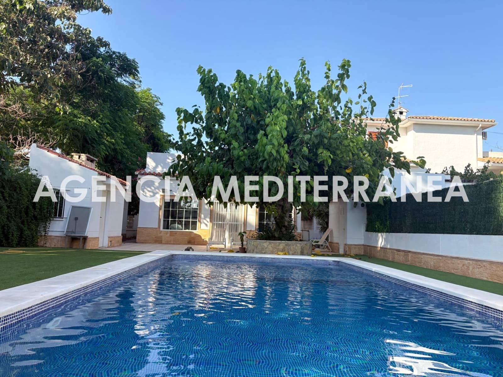 4 soverom Villa til salgs i La Canada med svømmebasseng - € 550 000 (Ref: 9959851)