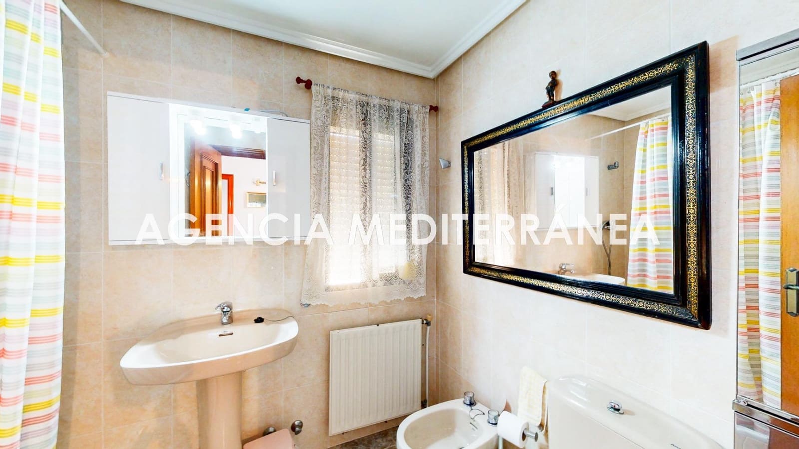 6 quarto Moradia para venda em San Antonio de Benageber com piscina garagem - 550 000 € (Ref: 9962779)
