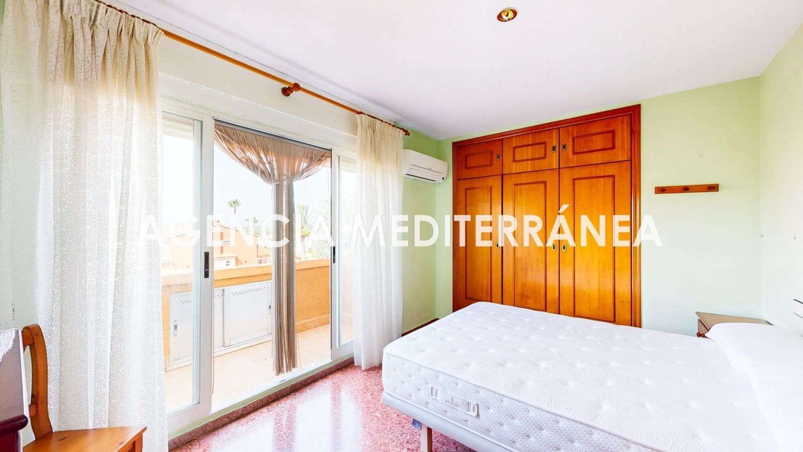 6 quarto Moradia para venda em San Antonio de Benageber com piscina garagem - 550 000 € (Ref: 9962779)