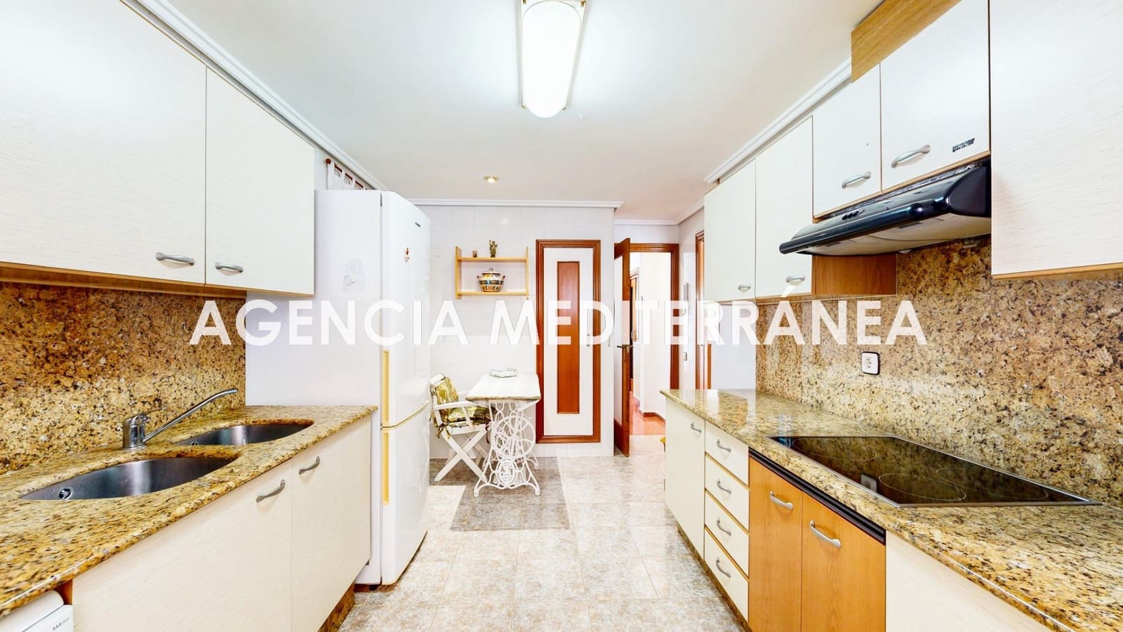 6 quarto Moradia para venda em San Antonio de Benageber com piscina garagem - 550 000 € (Ref: 9962779)