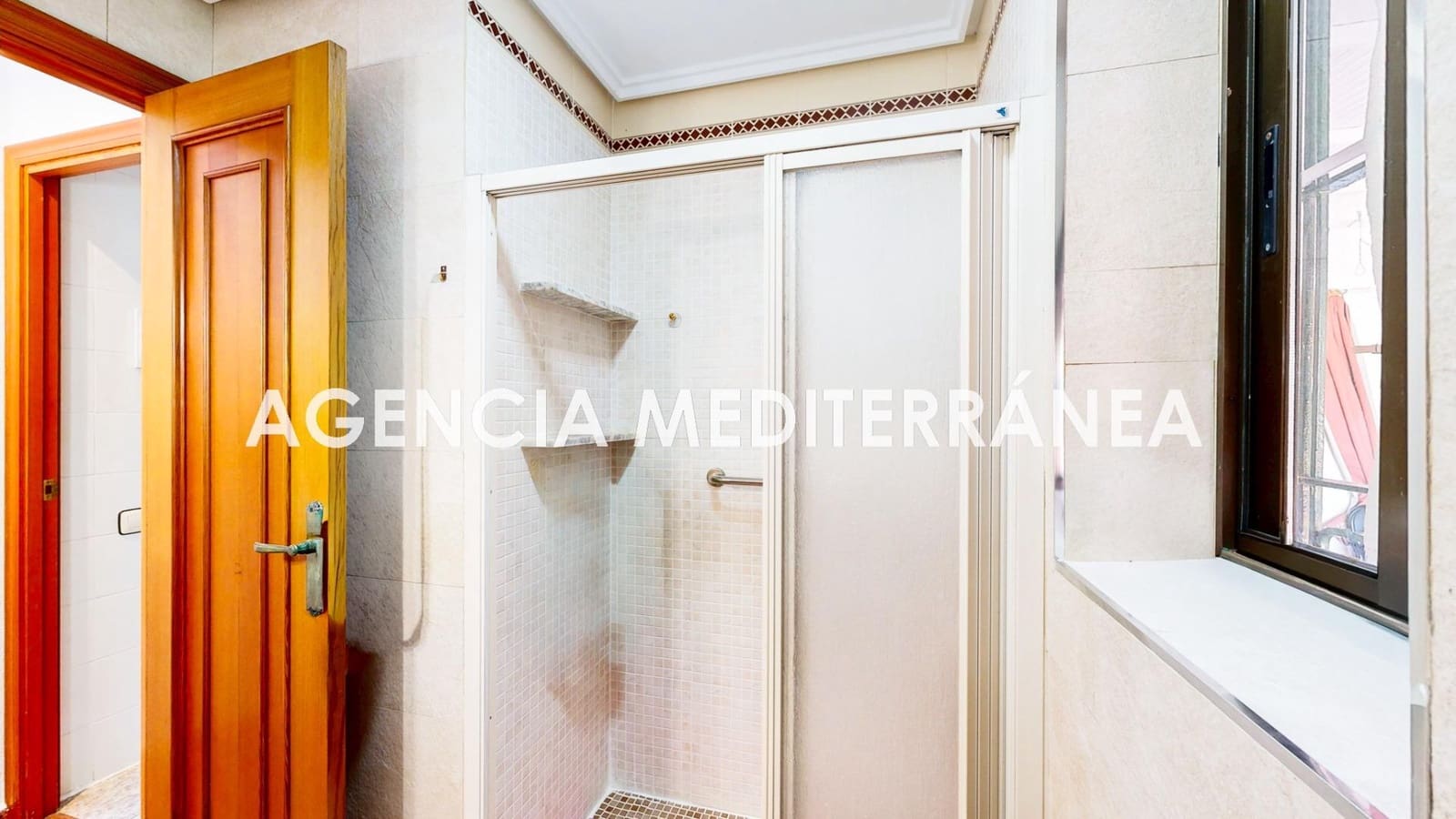 6 quarto Moradia para venda em San Antonio de Benageber com piscina garagem - 550 000 € (Ref: 9962779)