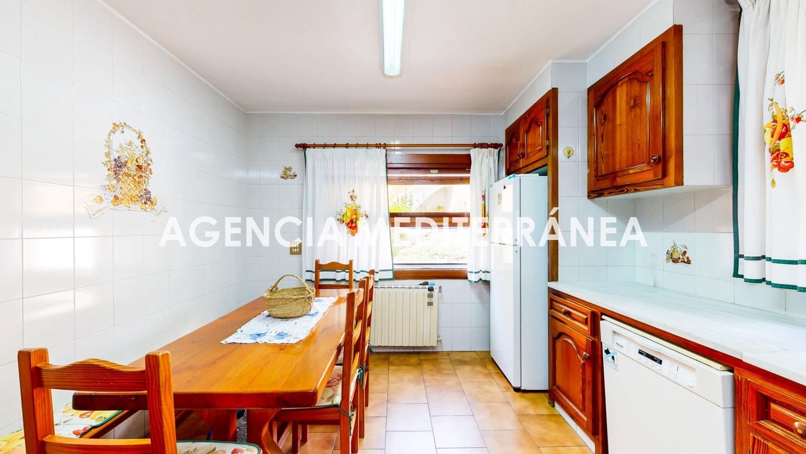 5 bedroom Villa for sale in Oropesa  with pool garage - € 799,000 (Ref: 9978964)