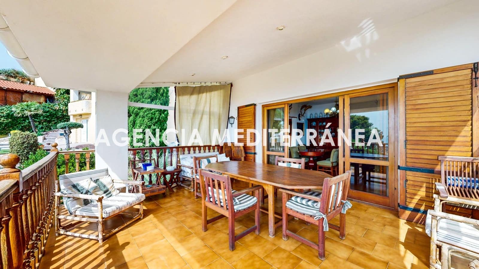 5 bedroom Villa for sale in Oropesa  with pool garage - € 799,000 (Ref: 9978964)