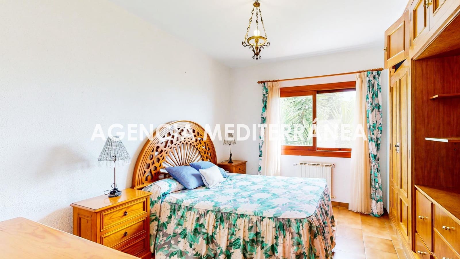 5 bedroom Villa for sale in Oropesa  with pool garage - € 799,000 (Ref: 9978964)
