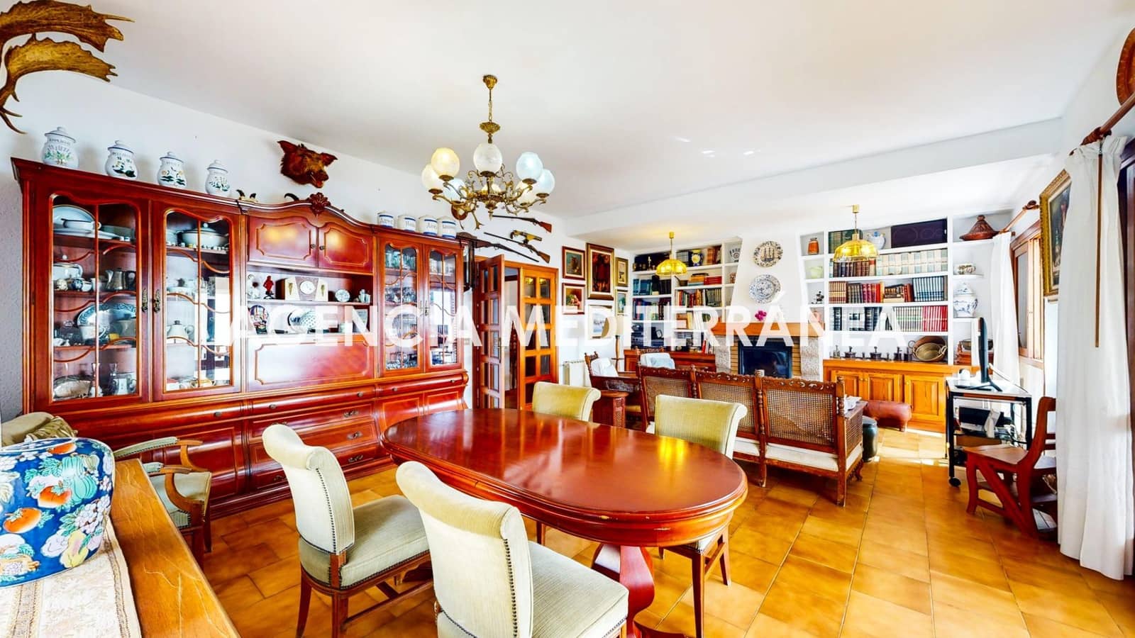 5 bedroom Villa for sale in Oropesa  with pool garage - € 799,000 (Ref: 9978964)