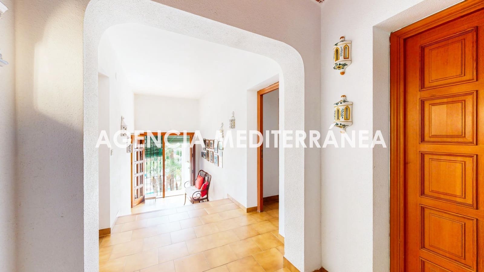 5 bedroom Villa for sale in Oropesa  with pool garage - € 799,000 (Ref: 9978964)