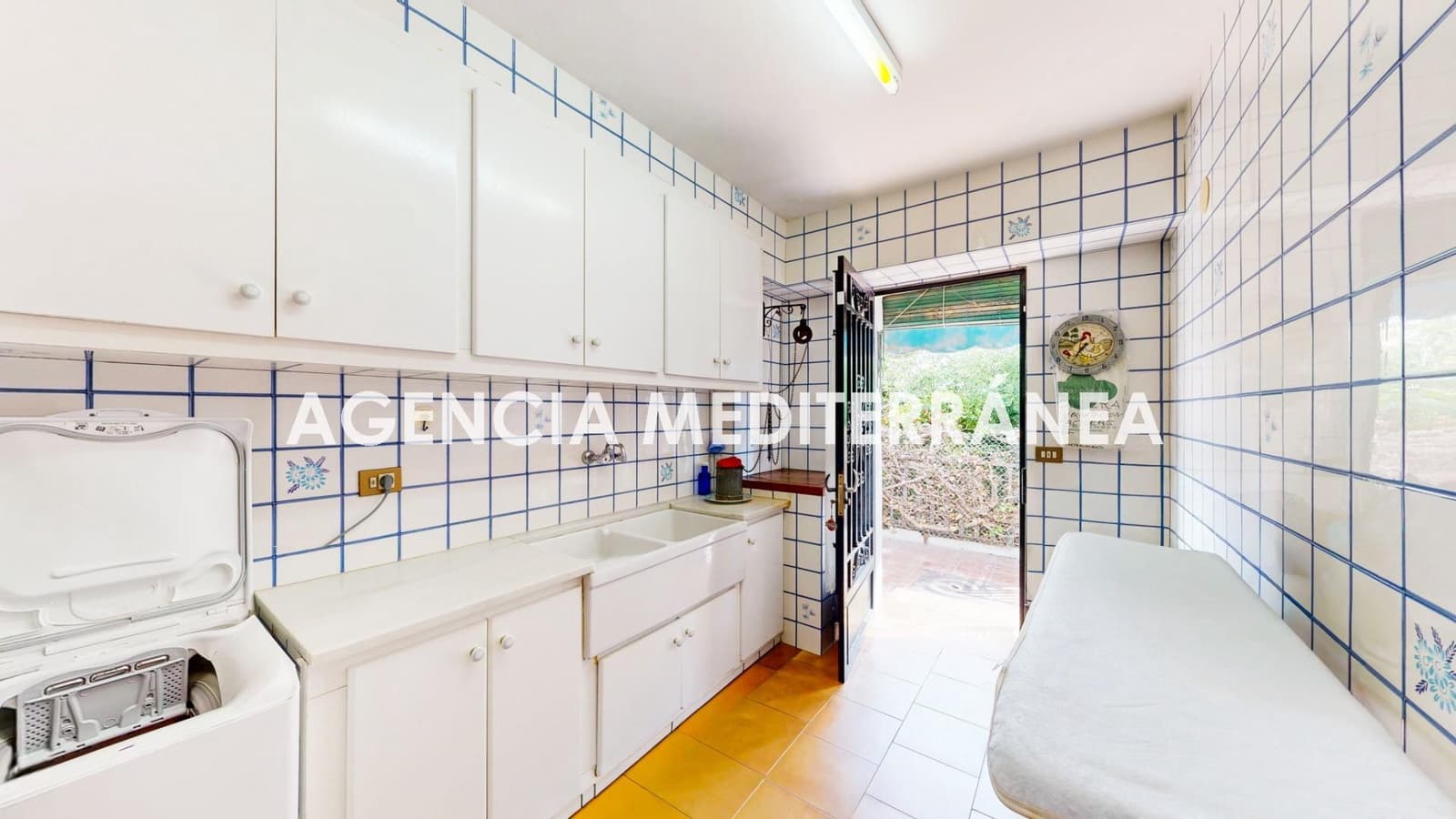 5 bedroom Villa for sale in Oropesa  with pool garage - € 799,000 (Ref: 9978964)