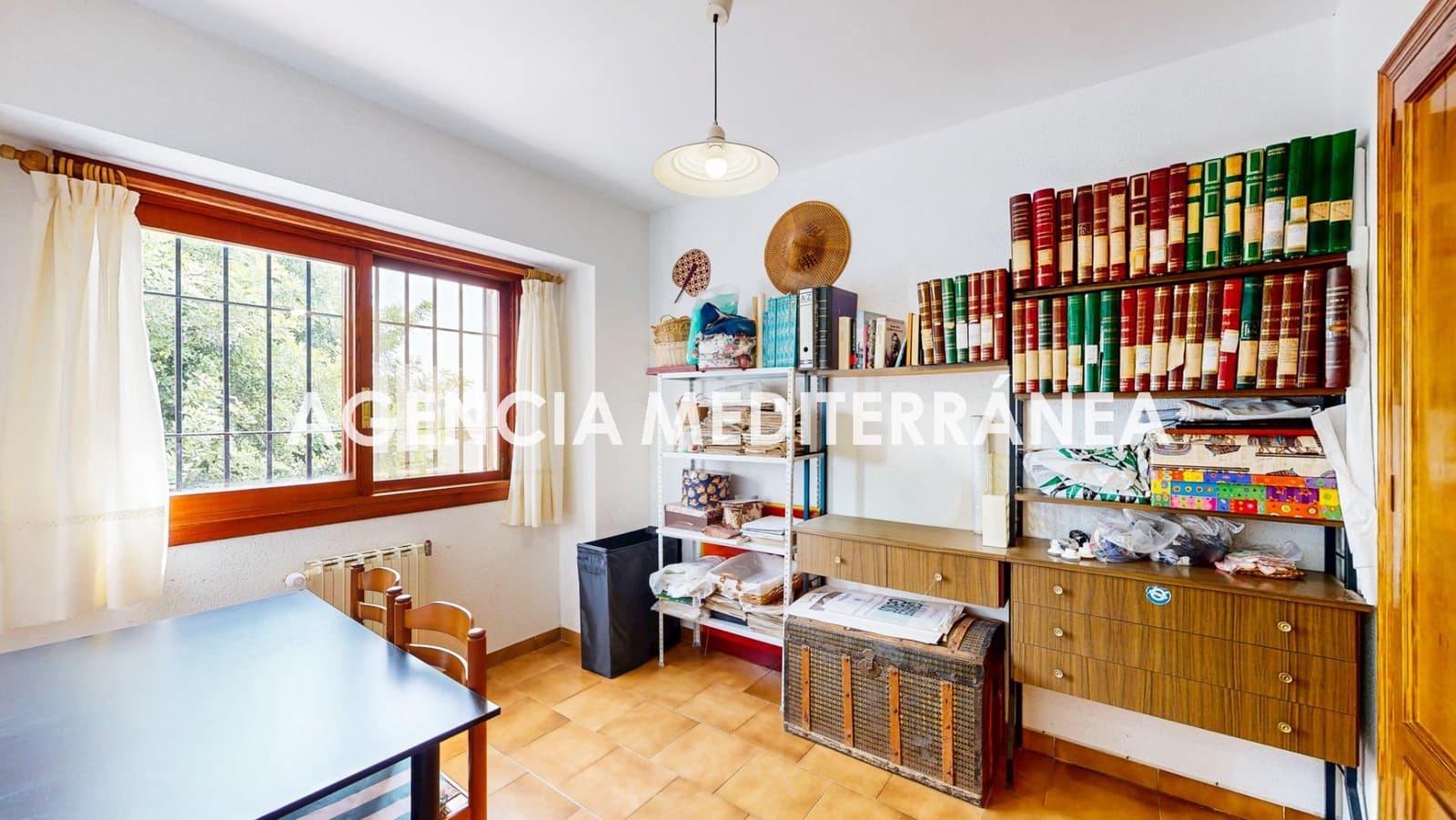 5 bedroom Villa for sale in Oropesa  with pool garage - € 799,000 (Ref: 9978964)