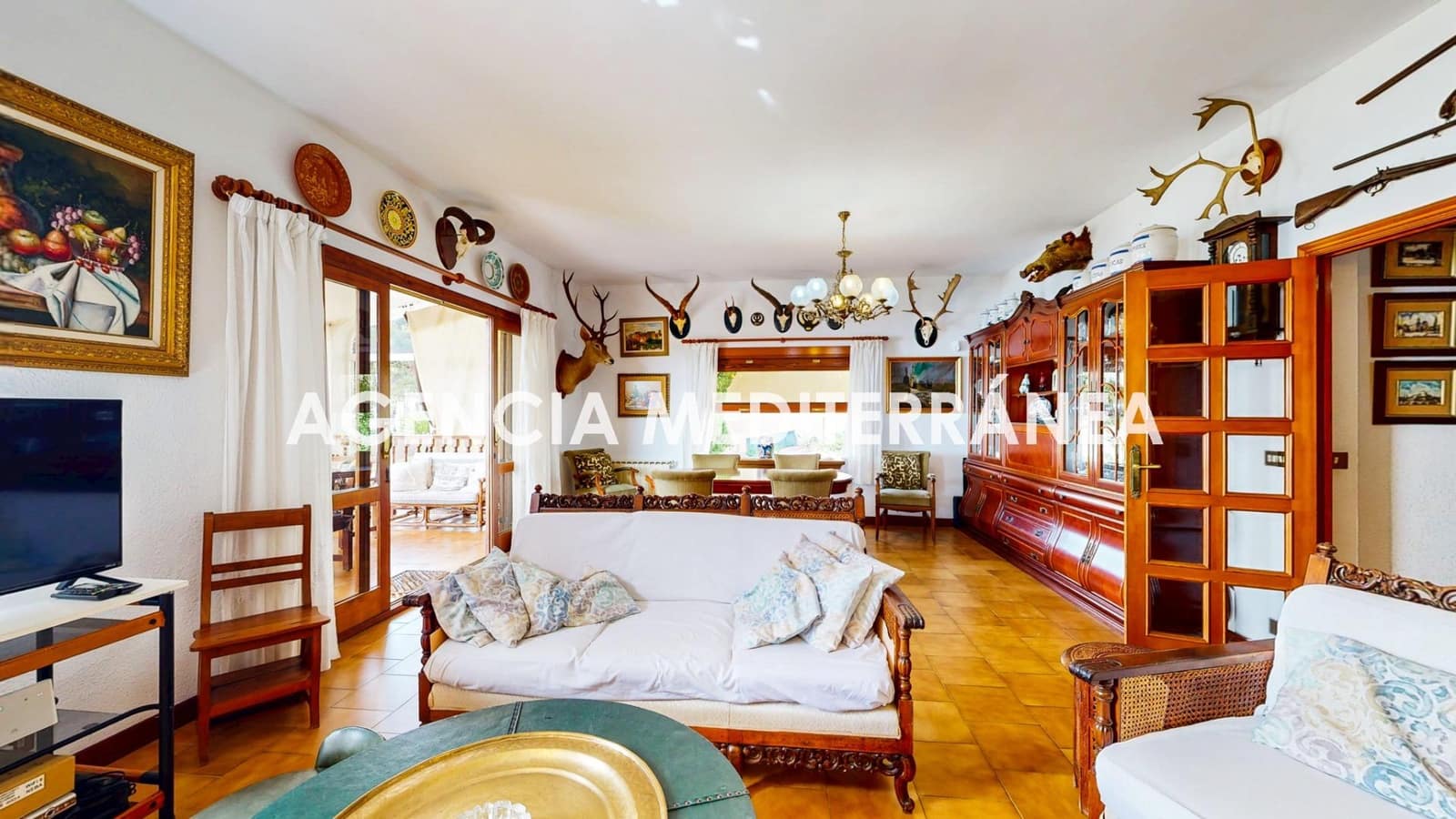 5 bedroom Villa for sale in Oropesa  with pool garage - € 799,000 (Ref: 9978964)