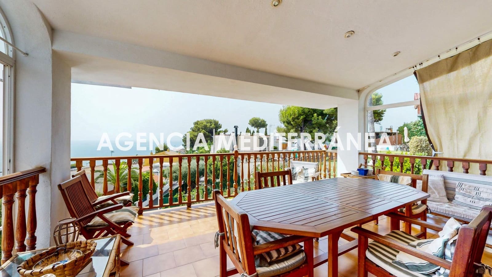 5 bedroom Villa for sale in Oropesa  with pool garage - € 799,000 (Ref: 9978964)
