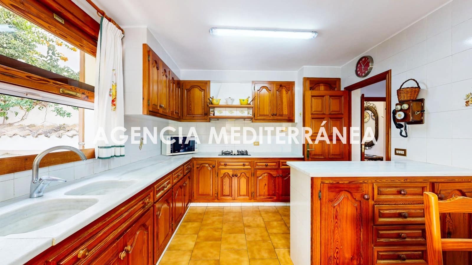5 bedroom Villa for sale in Oropesa  with pool garage - € 799,000 (Ref: 9978964)