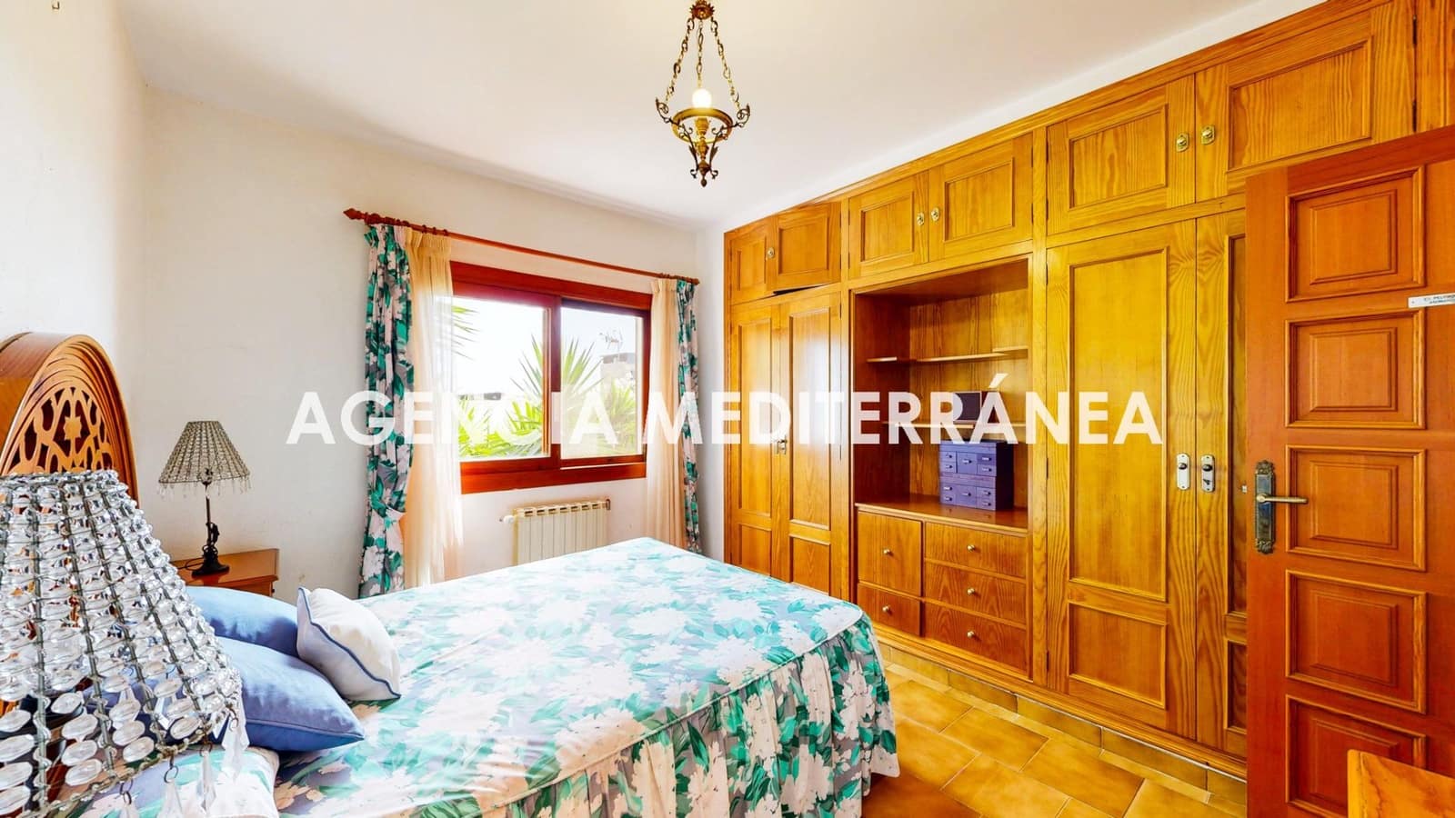 5 bedroom Villa for sale in Oropesa  with pool garage - € 799,000 (Ref: 9978964)