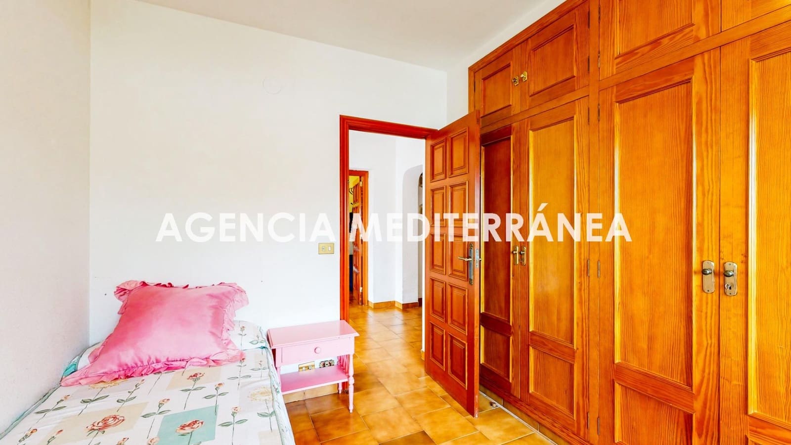 5 bedroom Villa for sale in Oropesa  with pool garage - € 799,000 (Ref: 9978964)
