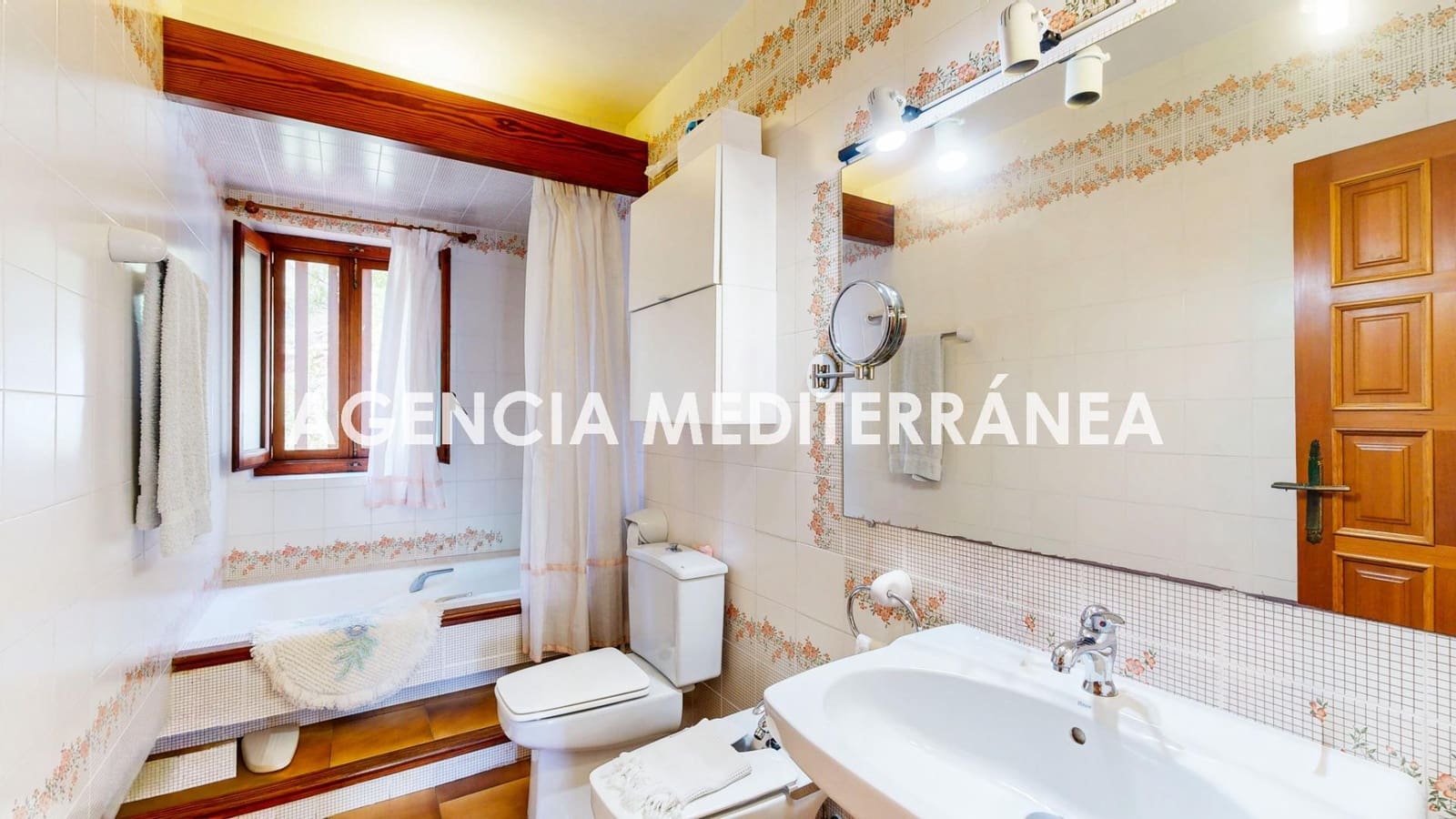 5 bedroom Villa for sale in Oropesa  with pool garage - € 799,000 (Ref: 9978964)
