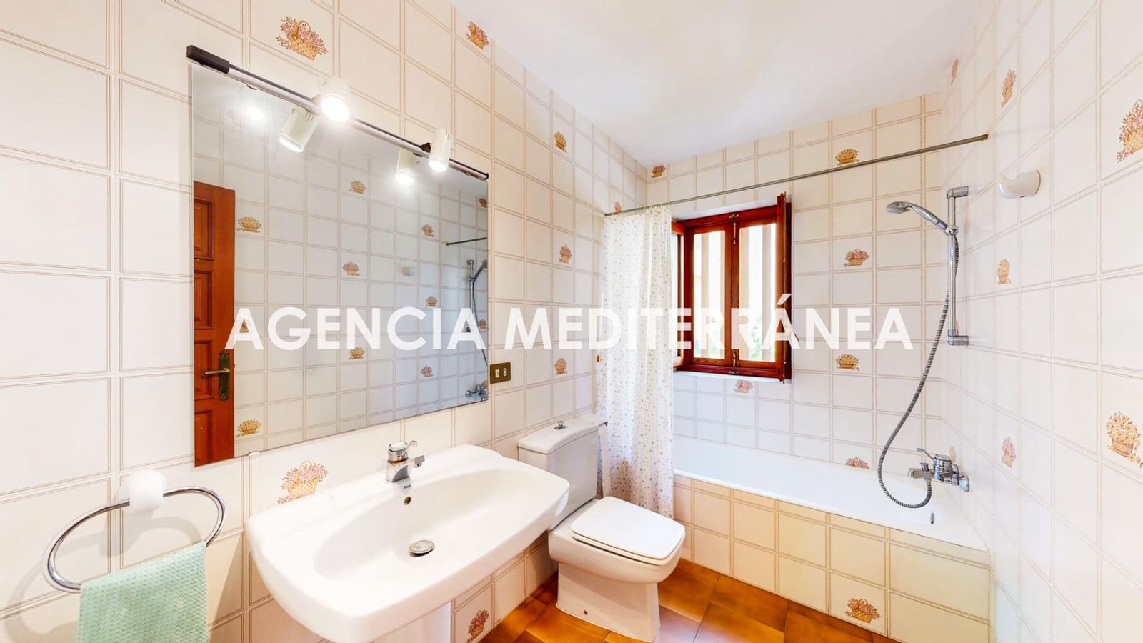 5 bedroom Villa for sale in Oropesa  with pool garage - € 799,000 (Ref: 9978964)