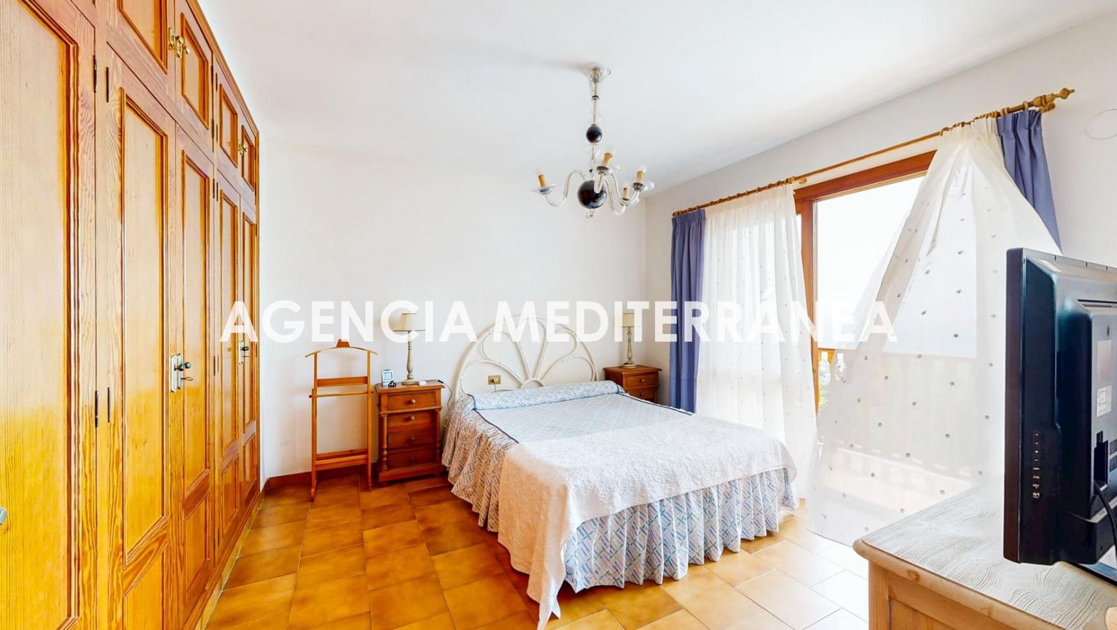 5 bedroom Villa for sale in Oropesa  with pool garage - € 799,000 (Ref: 9978964)