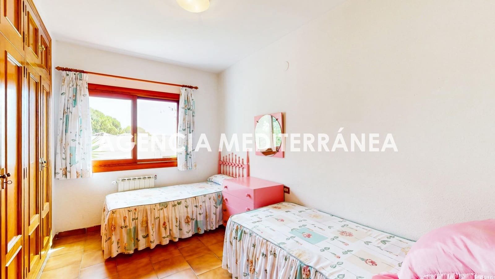 5 bedroom Villa for sale in Oropesa  with pool garage - € 799,000 (Ref: 9978964)