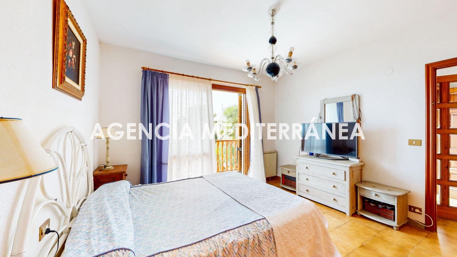 5 bedroom Villa for sale in Oropesa  with pool garage - € 799,000 (Ref: 9978964)