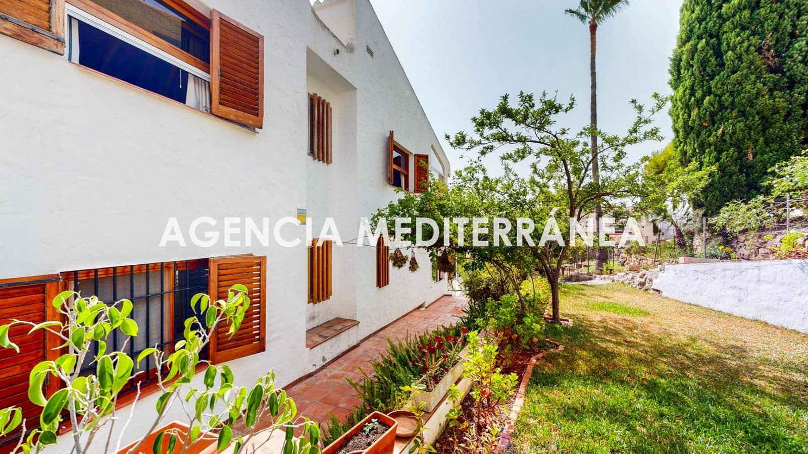 5 bedroom Villa for sale in Oropesa  with pool garage - € 799,000 (Ref: 9978964)