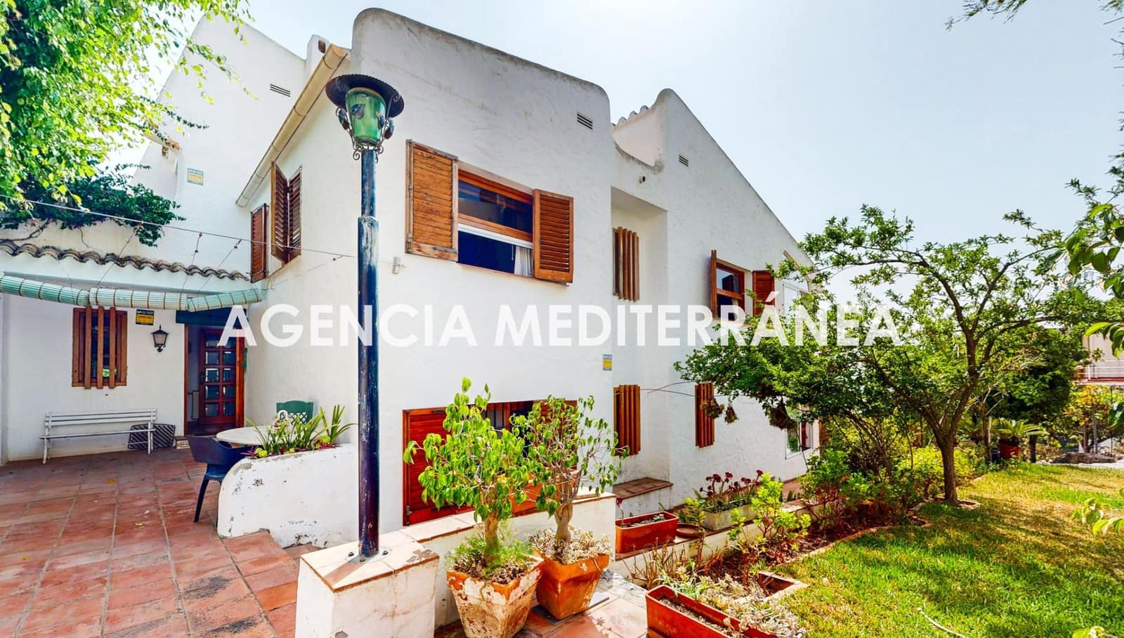 5 bedroom Villa for sale in Oropesa  with pool garage - € 799,000 (Ref: 9978964)