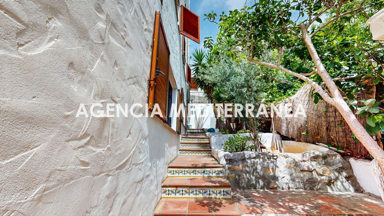 5 bedroom Villa for sale in Oropesa  with pool garage - € 799,000 (Ref: 9978964)