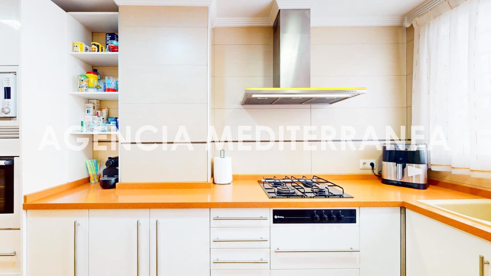 4 bedroom Villa for sale in Burjassot with garage - € 390,000 (Ref: 9983083)