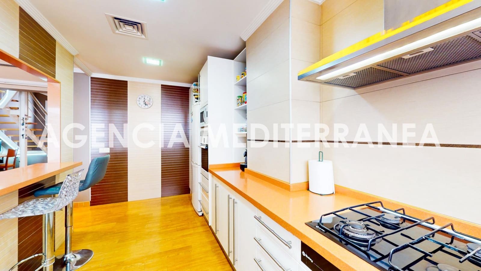 4 bedroom Villa for sale in Burjassot with garage - € 390,000 (Ref: 9983083)