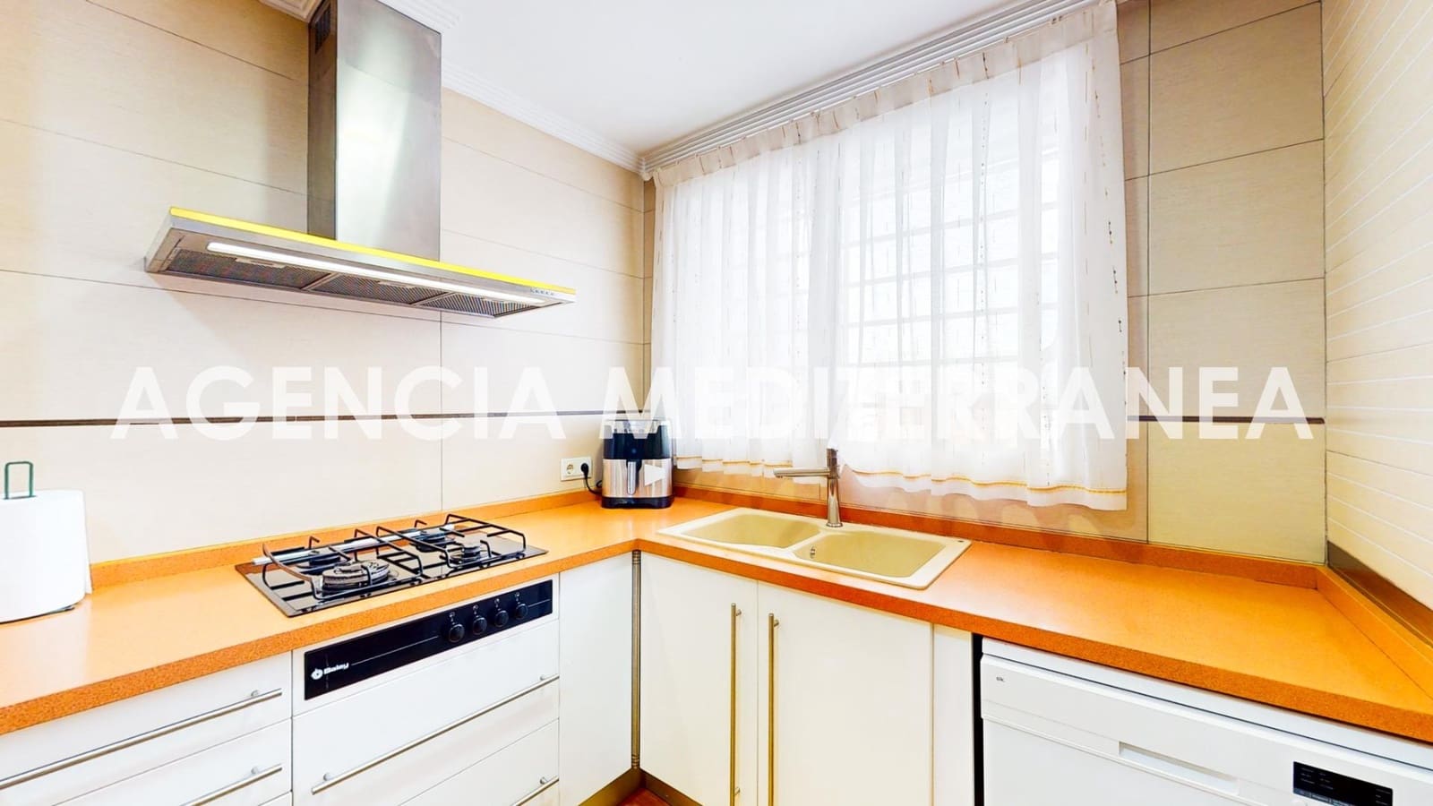 4 bedroom Villa for sale in Burjassot with garage - € 390,000 (Ref: 9983083)