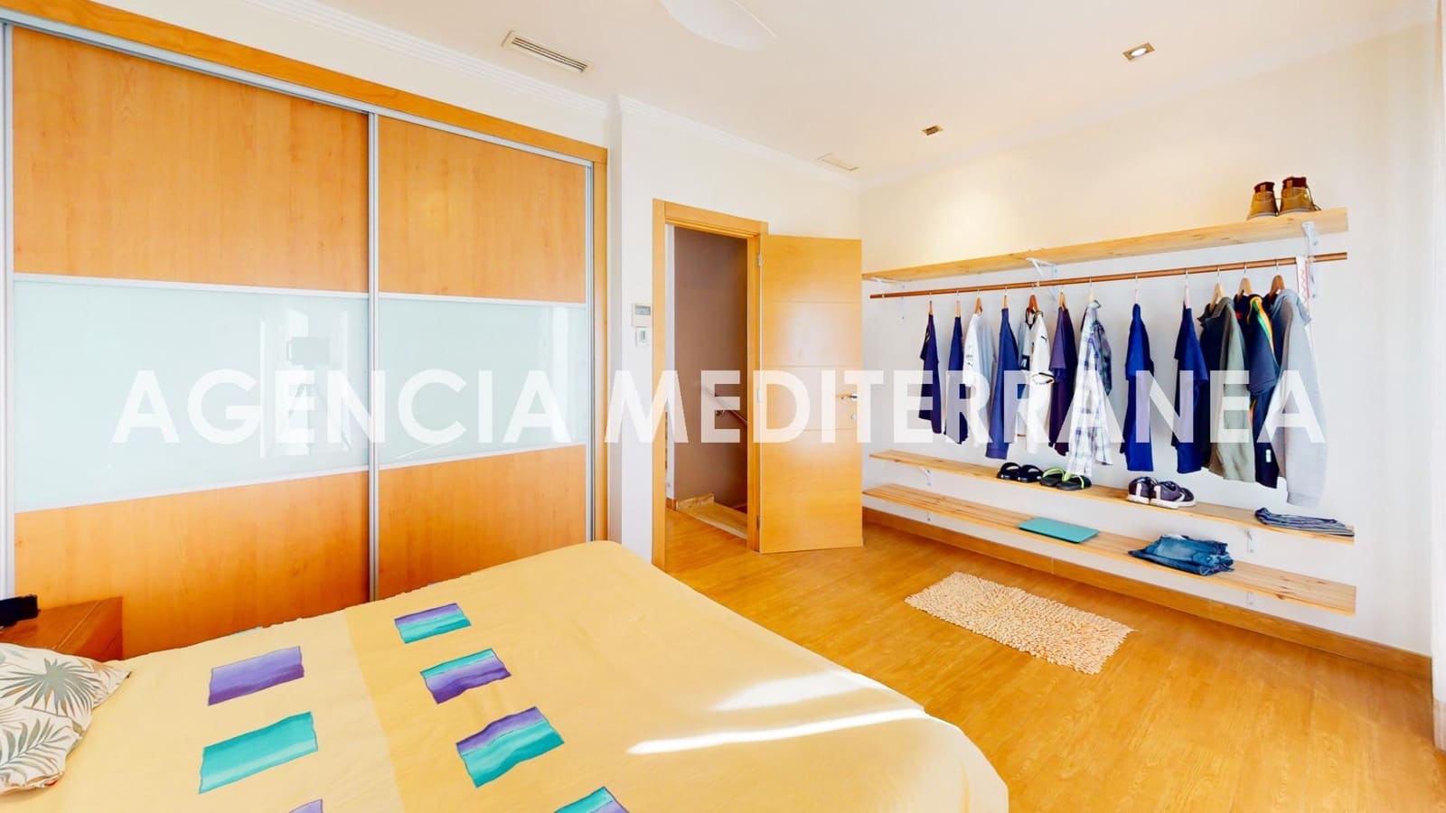 4 bedroom Villa for sale in Burjassot with garage - € 390,000 (Ref: 9983083)