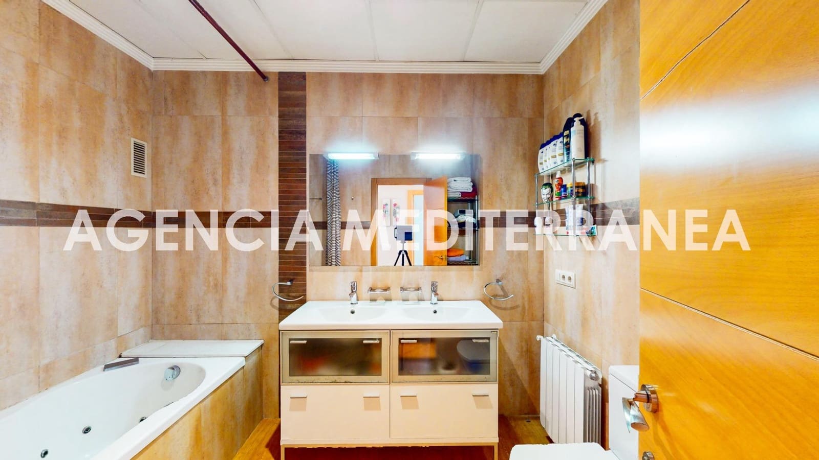 4 bedroom Villa for sale in Burjassot with garage - € 390,000 (Ref: 9983083)