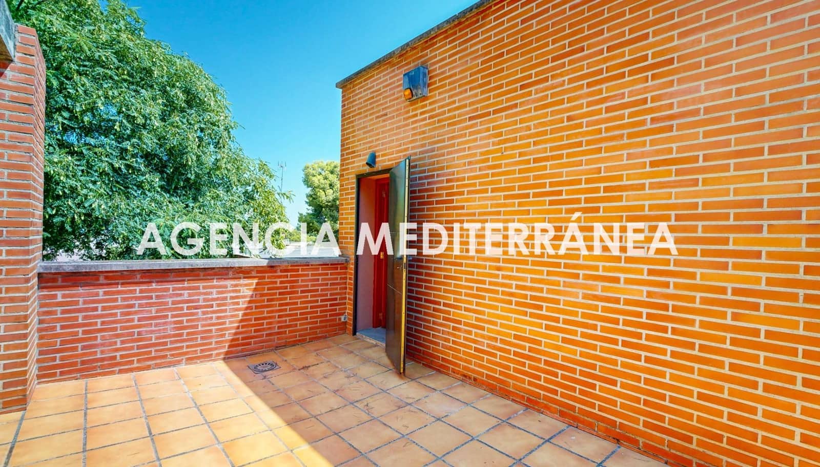 5 bedroom Villa for sale in La Canada with pool garage - € 1,095,000 (Ref: 9985039)