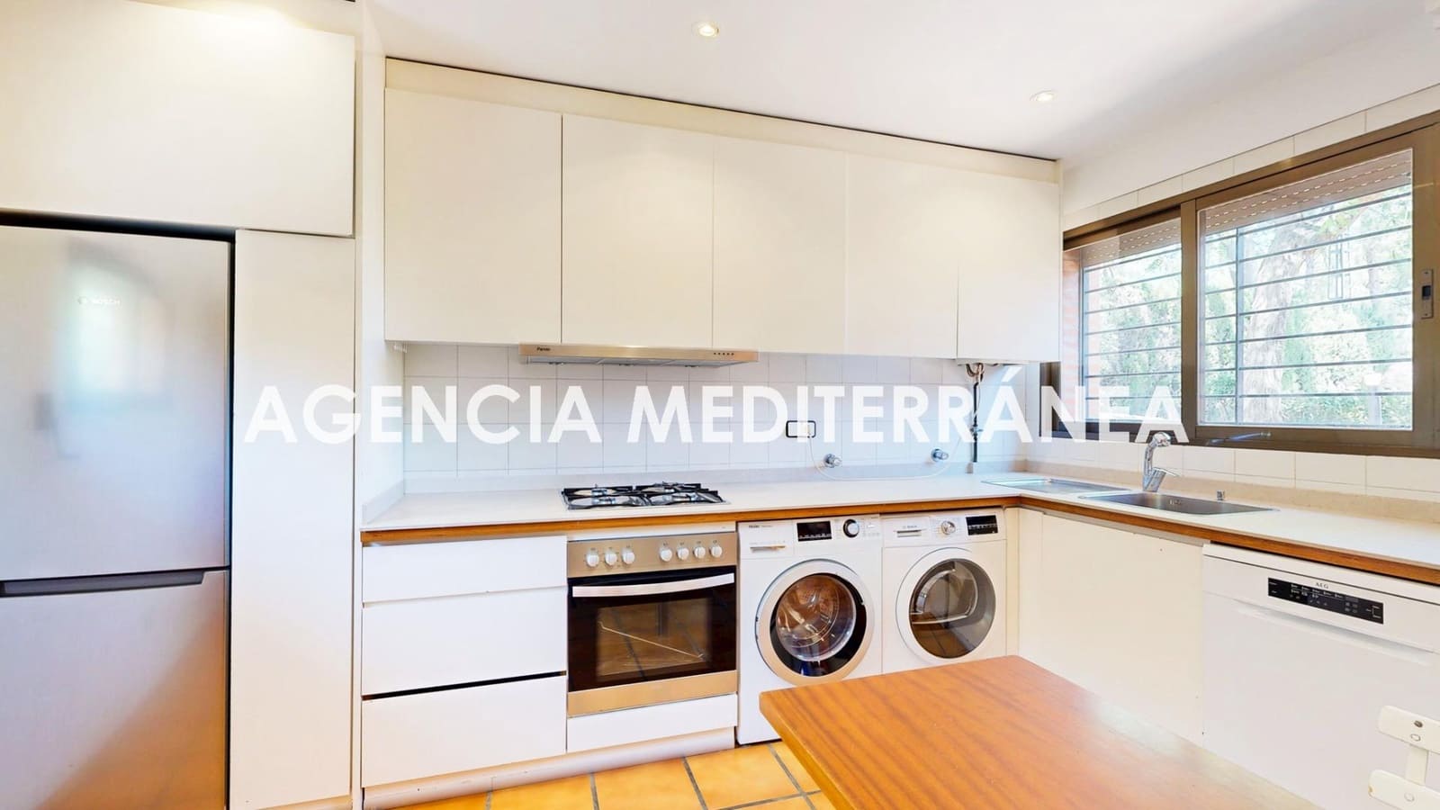 5 bedroom Villa for sale in La Canada with pool garage - € 1,095,000 (Ref: 9985039)
