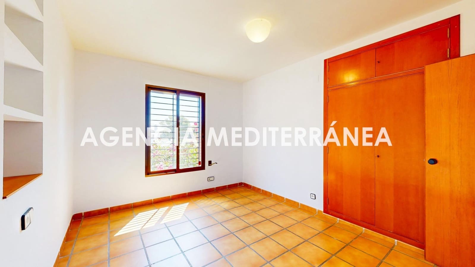 5 bedroom Villa for sale in La Canada with pool garage - € 1,095,000 (Ref: 9985039)