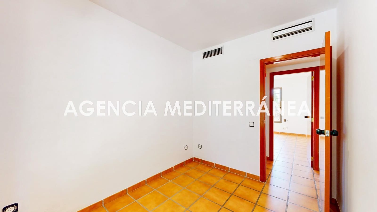 5 bedroom Villa for sale in La Canada with pool garage - € 1,095,000 (Ref: 9985039)