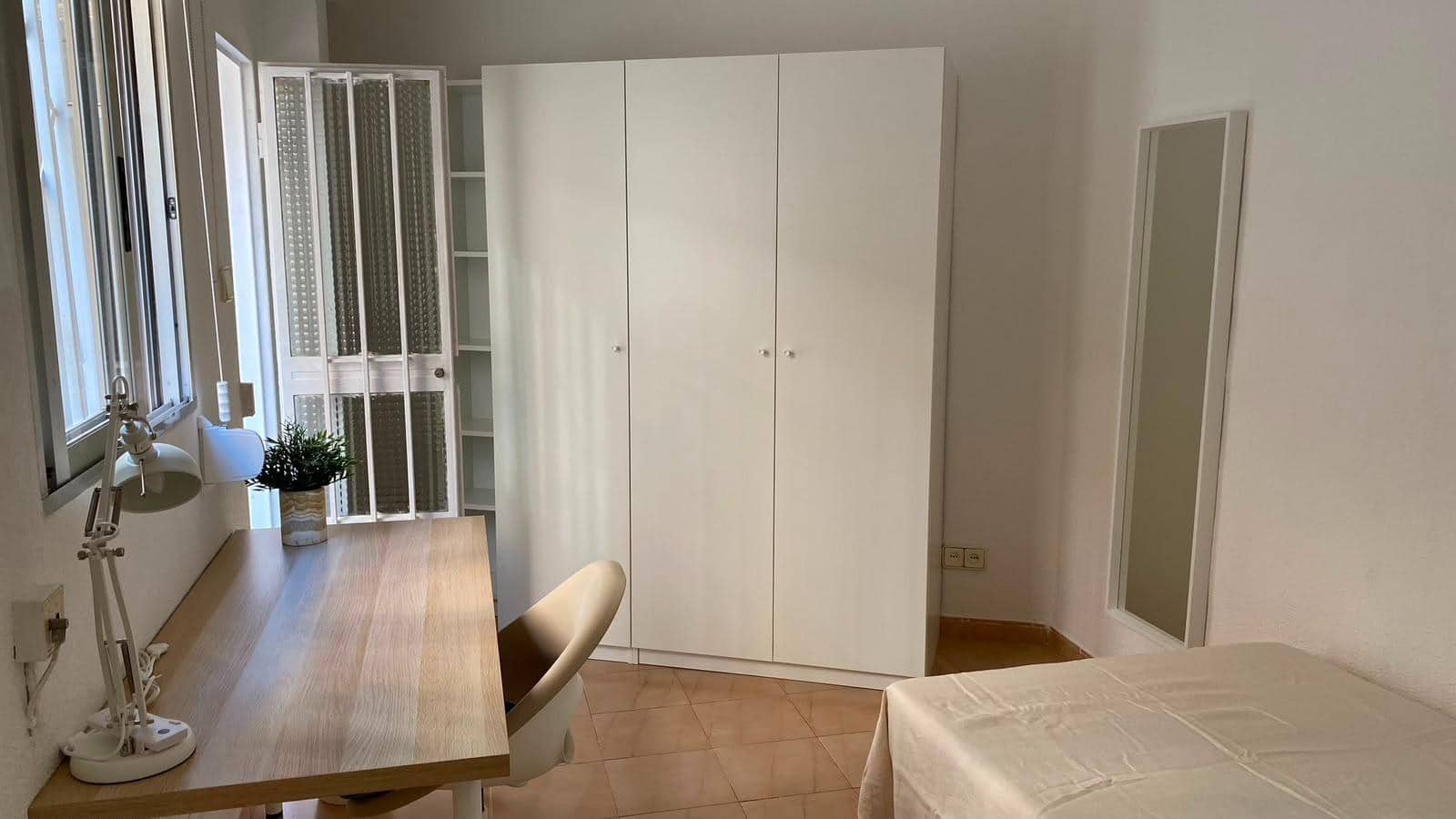 3 sovrum Lägenhet att hyra i Valencia stad - 1 350 € (Ref: 9985040)