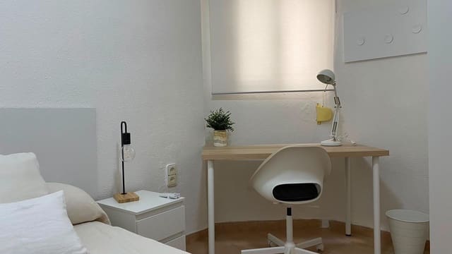 3 sypialnia Mieszkanie do wynajęcia w Miasto Walencja - 1 350 € (Ref: 9985040)