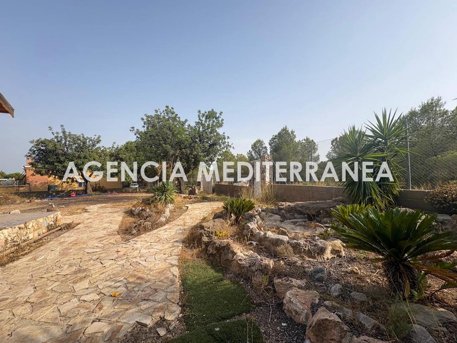 3 bedroom Finca/Country House for sale in Casinos with garage - € 60,000 (Ref: 9990790)