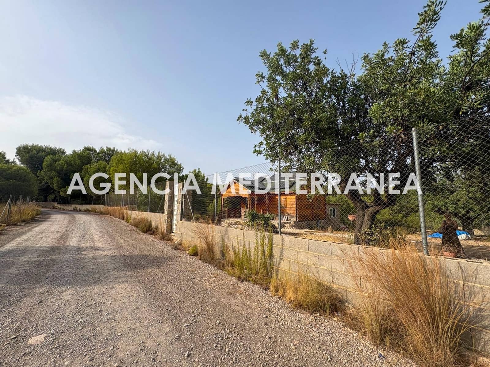 3 bedroom Finca/Country House for sale in Casinos with garage - € 60,000 (Ref: 9990790)