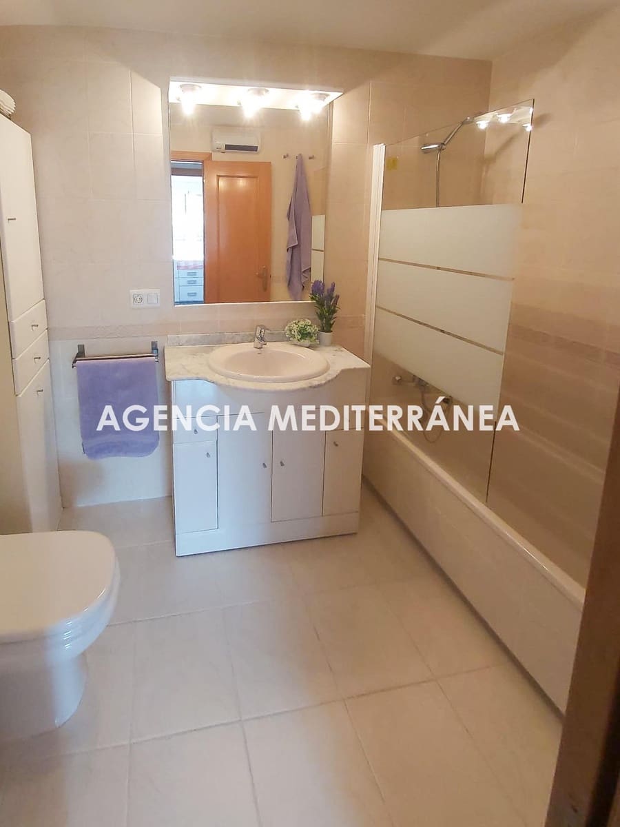 3 bedroom Penthouse for rent in Burjassot with garage - € 1,300 (Ref: 9990791)