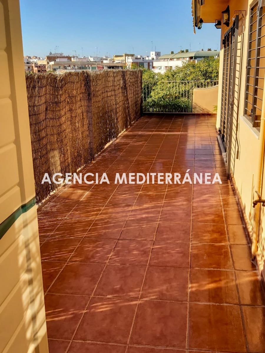 3 bedroom Penthouse for rent in Burjassot with garage - € 1,300 (Ref: 9990791)
