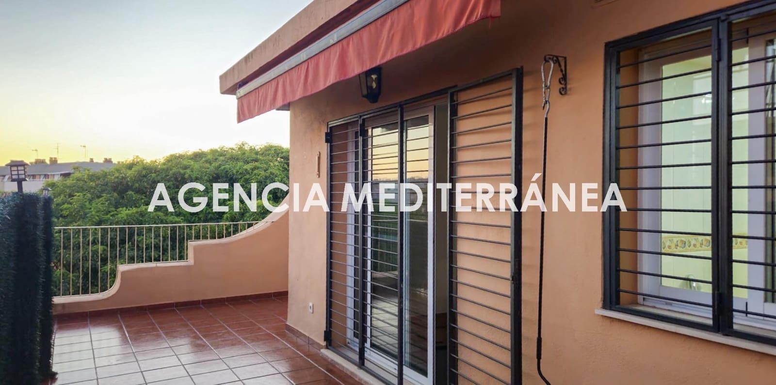 3 bedroom Penthouse for rent in Burjassot with garage - € 1,300 (Ref: 9990791)