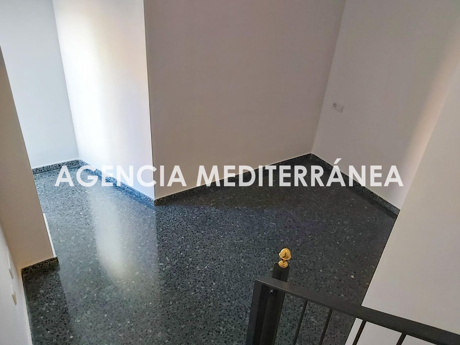 3 bedroom Penthouse for rent in Burjassot with garage - € 1,300 (Ref: 9990791)